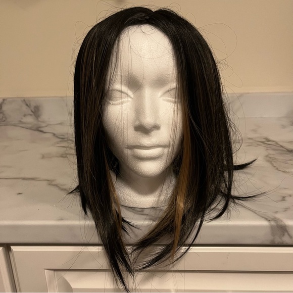 Brown Wig with Blonde Highlight - Picture 2 of 5